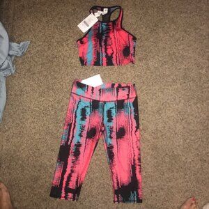 Fabletics 2 piece set - cropped Capri + midi bra